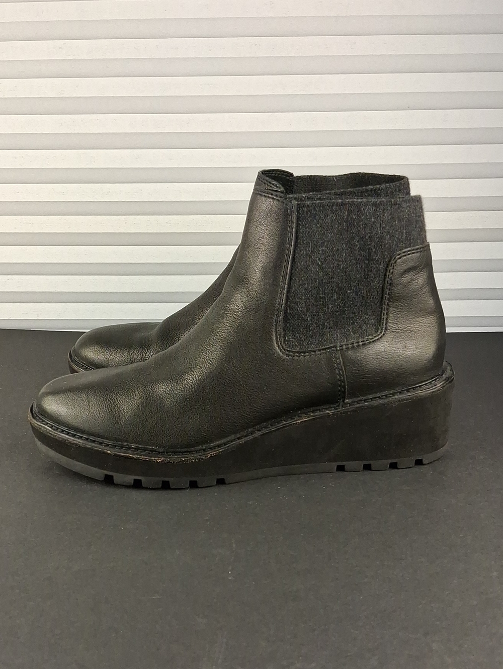 Eileen Fisher Black Leather Chelsea Boots Booties 8.5